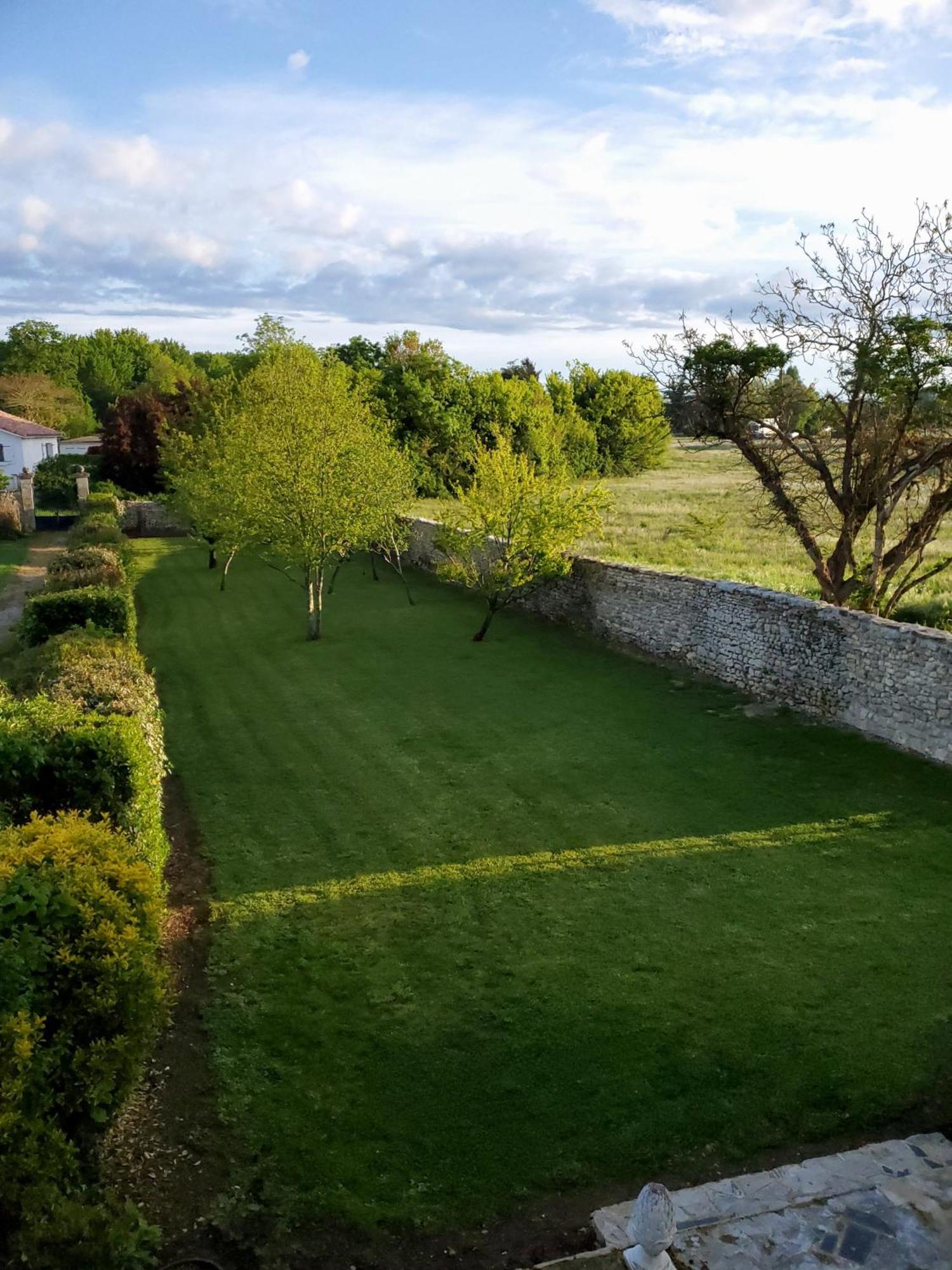 Domaine De La Gemoliere Bed & Breakfast Gemozac Exterior photo