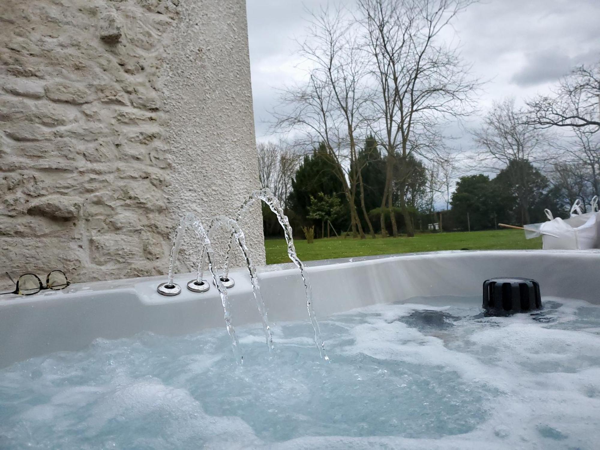 Domaine De La Gemoliere Bed & Breakfast Gemozac Exterior photo