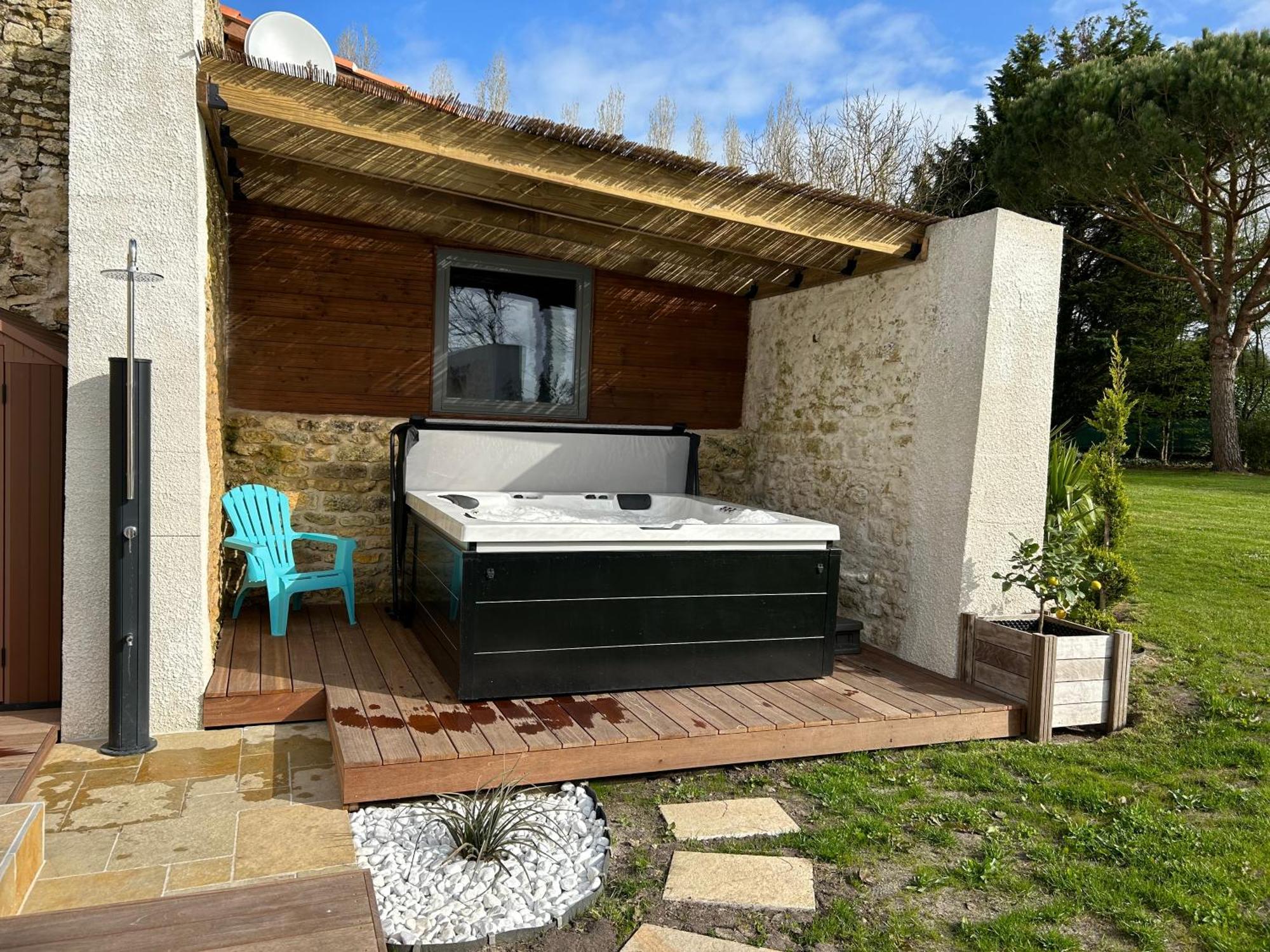 Domaine De La Gemoliere Bed & Breakfast Gemozac Exterior photo