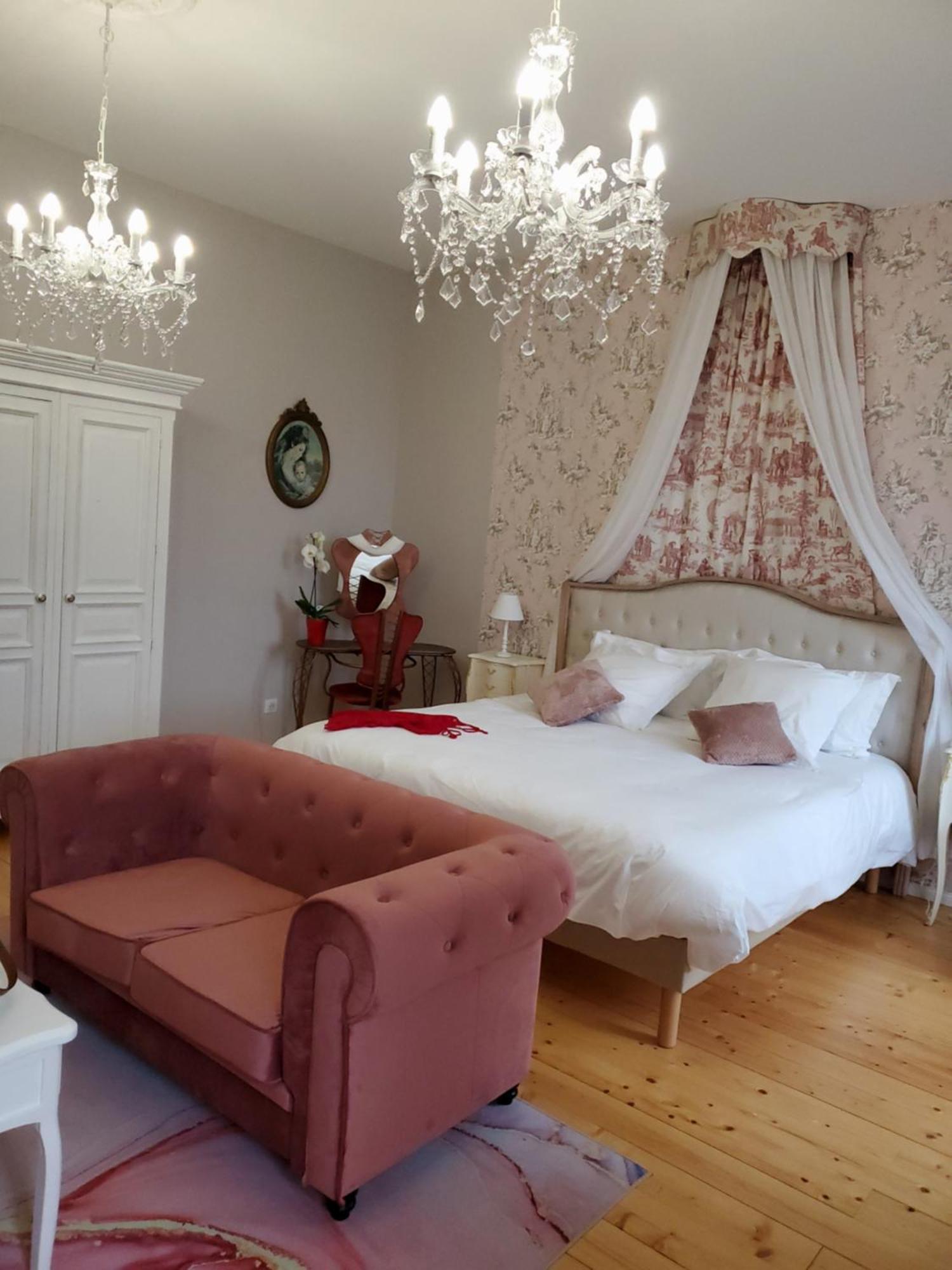 Domaine De La Gemoliere Bed & Breakfast Gemozac Exterior photo