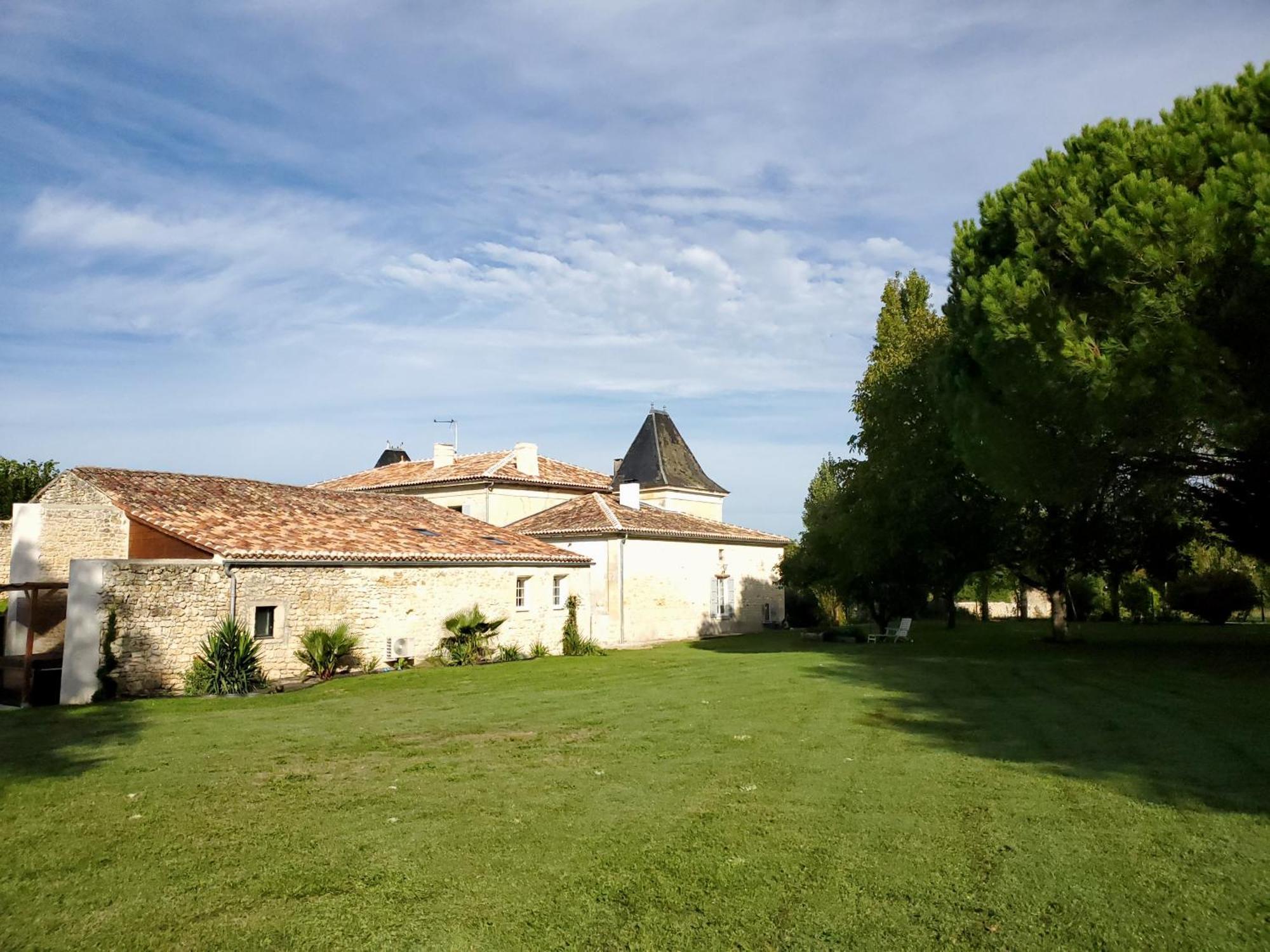 Domaine De La Gemoliere Bed & Breakfast Gemozac Exterior photo