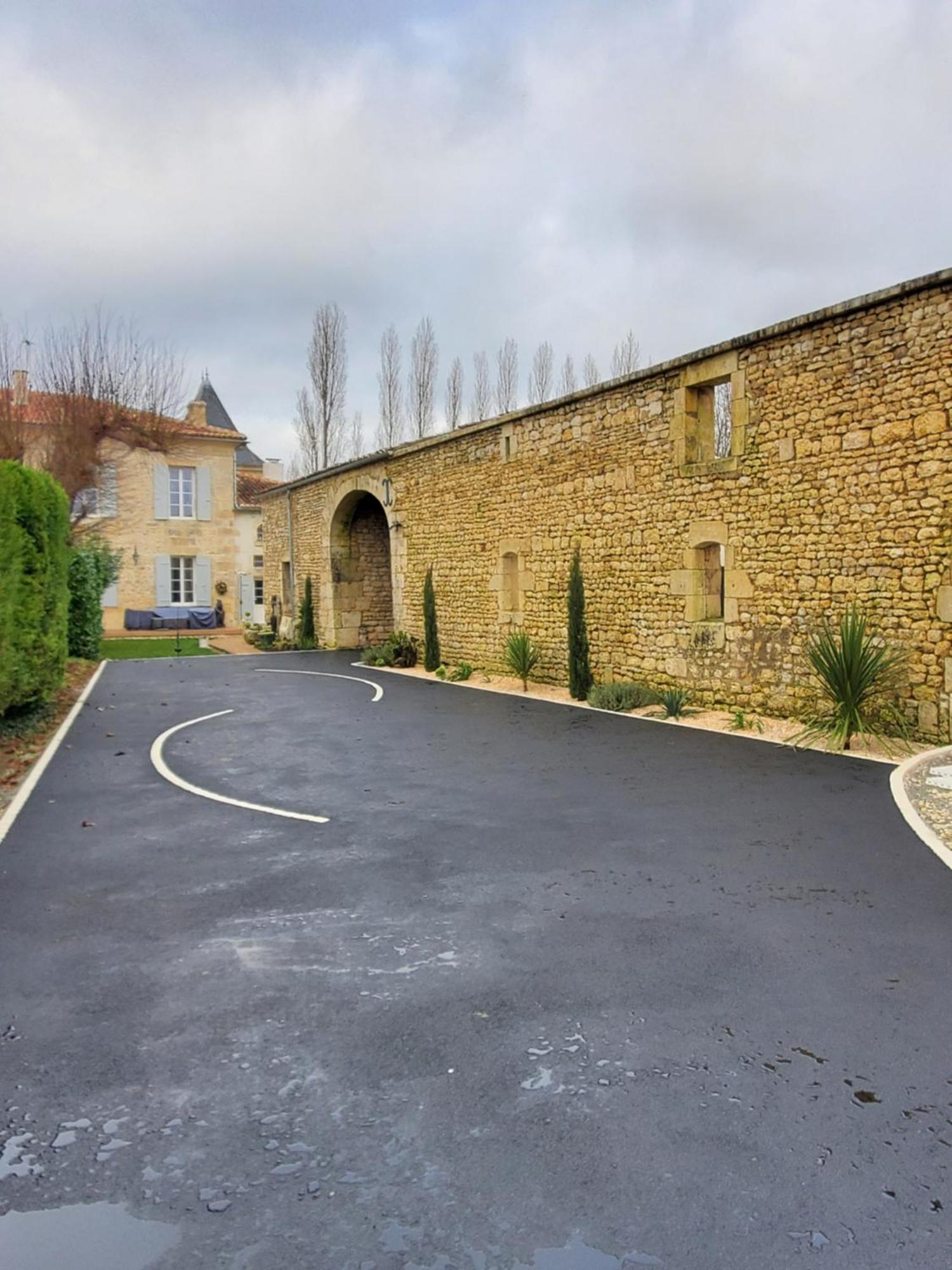 Domaine De La Gemoliere Bed & Breakfast Gemozac Exterior photo